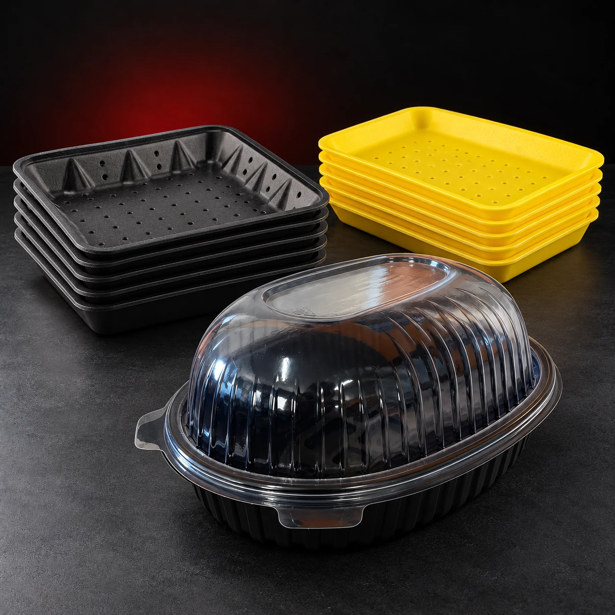 Bandejas absorbentes negras y amarillas, y recipiente para pollo al espiedo con tapa